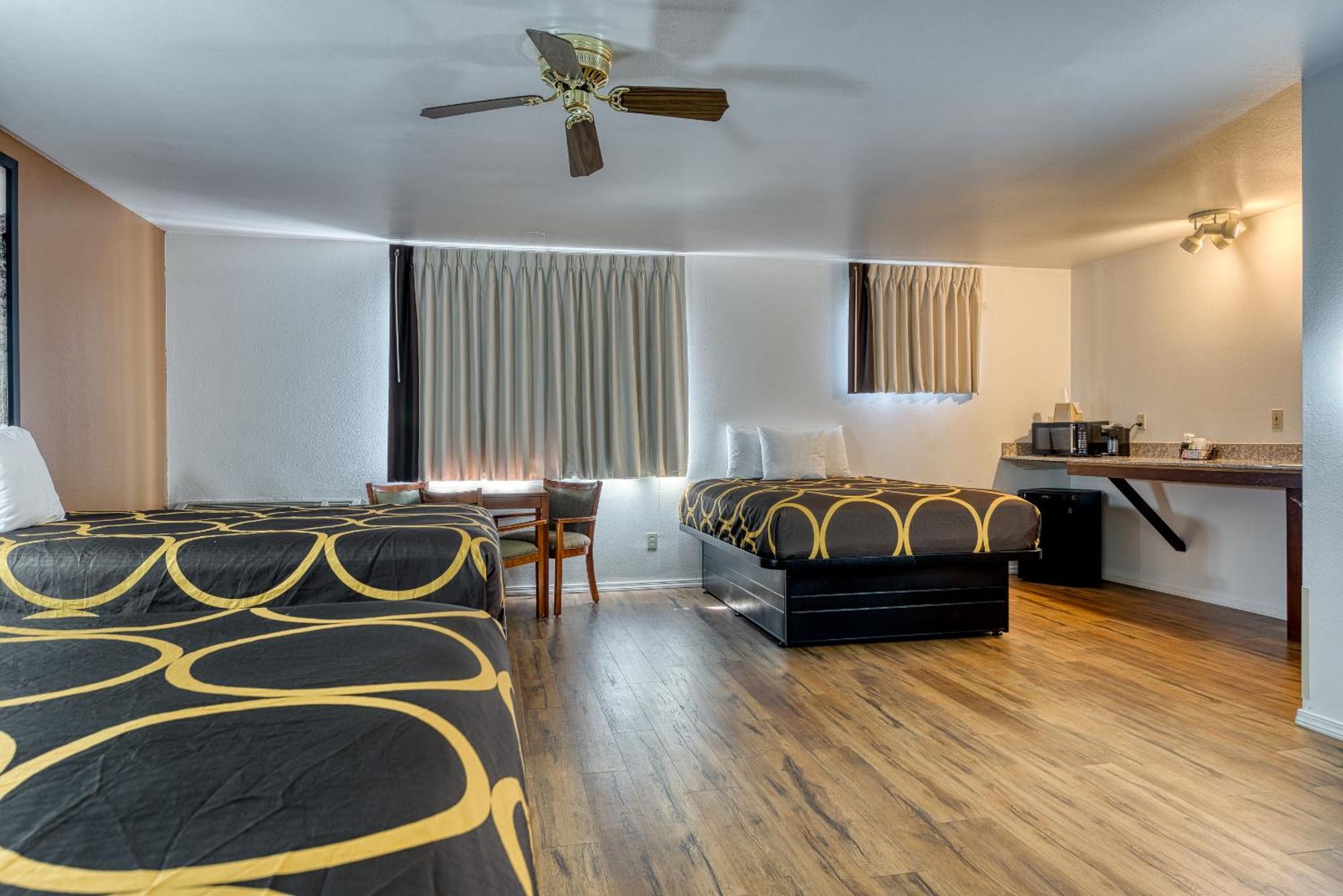 Super 8 By Wyndham Alamosa Motel Rom bilde