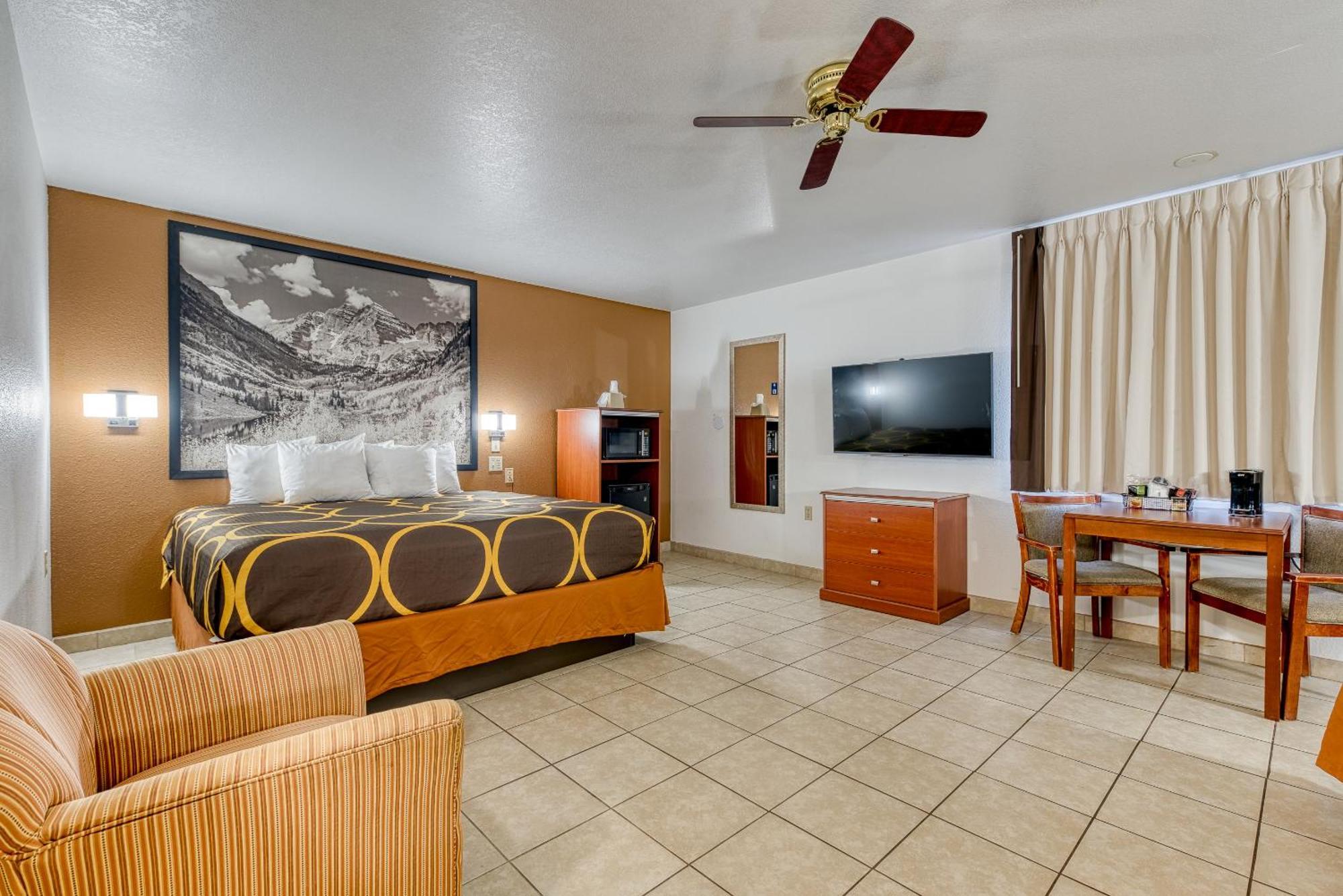 Super 8 By Wyndham Alamosa Motel Rom bilde