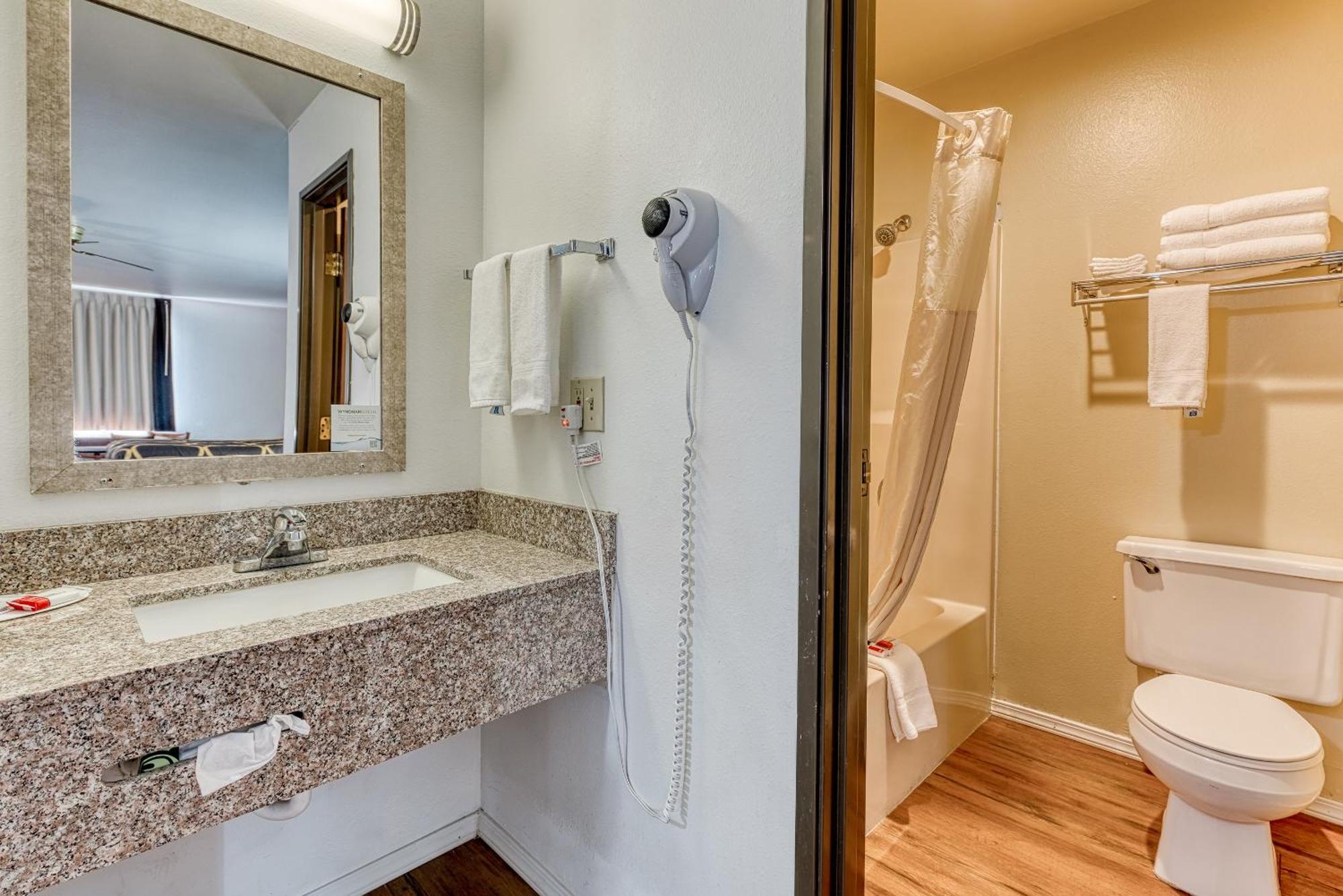 Super 8 By Wyndham Alamosa Motel Rom bilde
