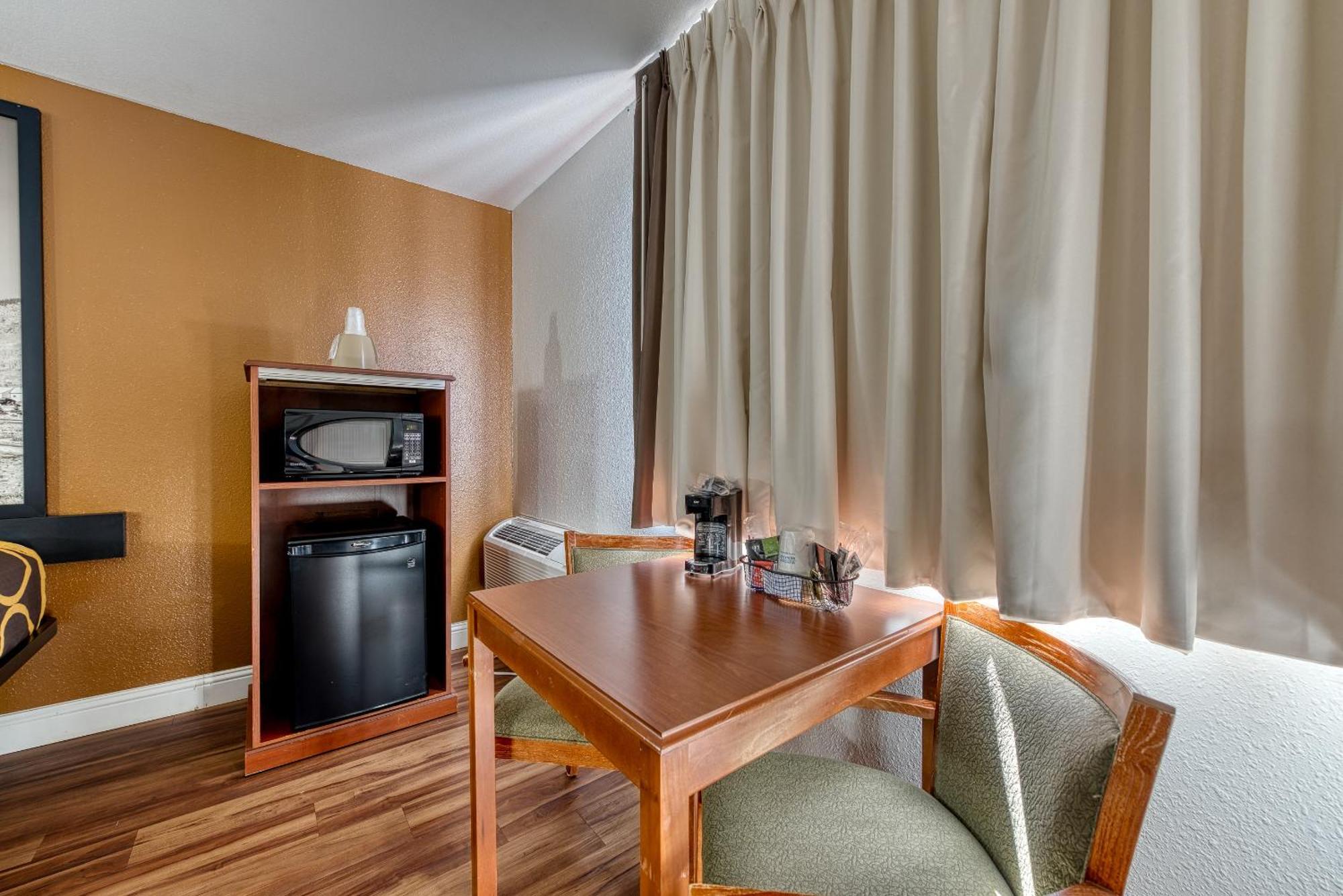 Super 8 By Wyndham Alamosa Motel Rom bilde