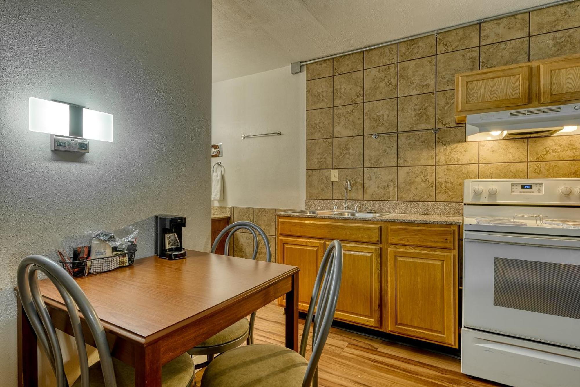 Super 8 By Wyndham Alamosa Motel Rom bilde