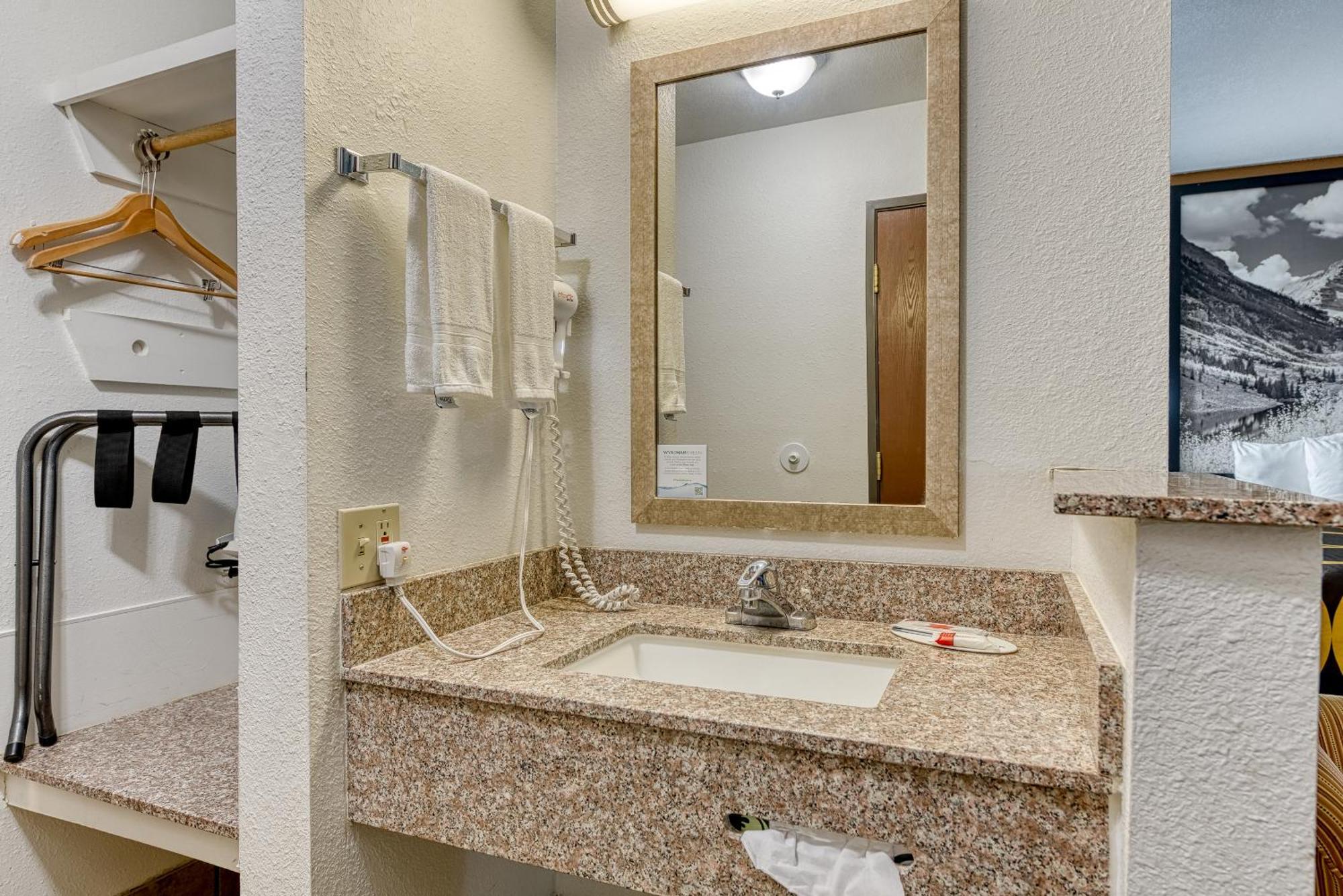 Super 8 By Wyndham Alamosa Motel Rom bilde